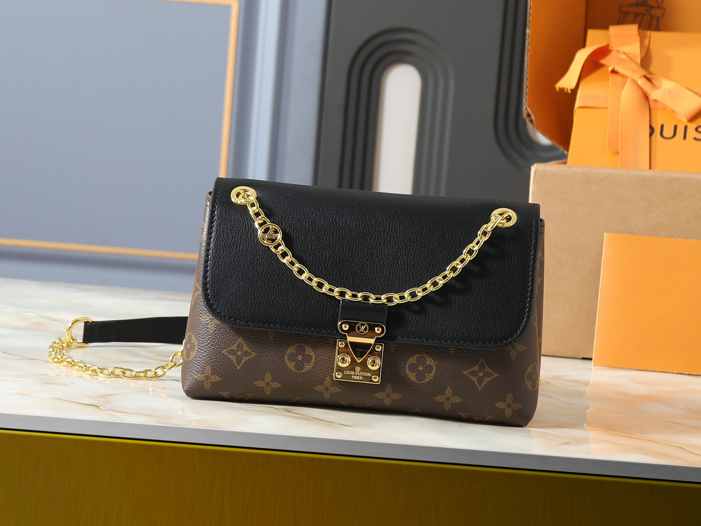 Louis Vuitton LV Classic Handbag Premium Canvas Model M80527 Zip Closure Evening Party Luxury Handbag
